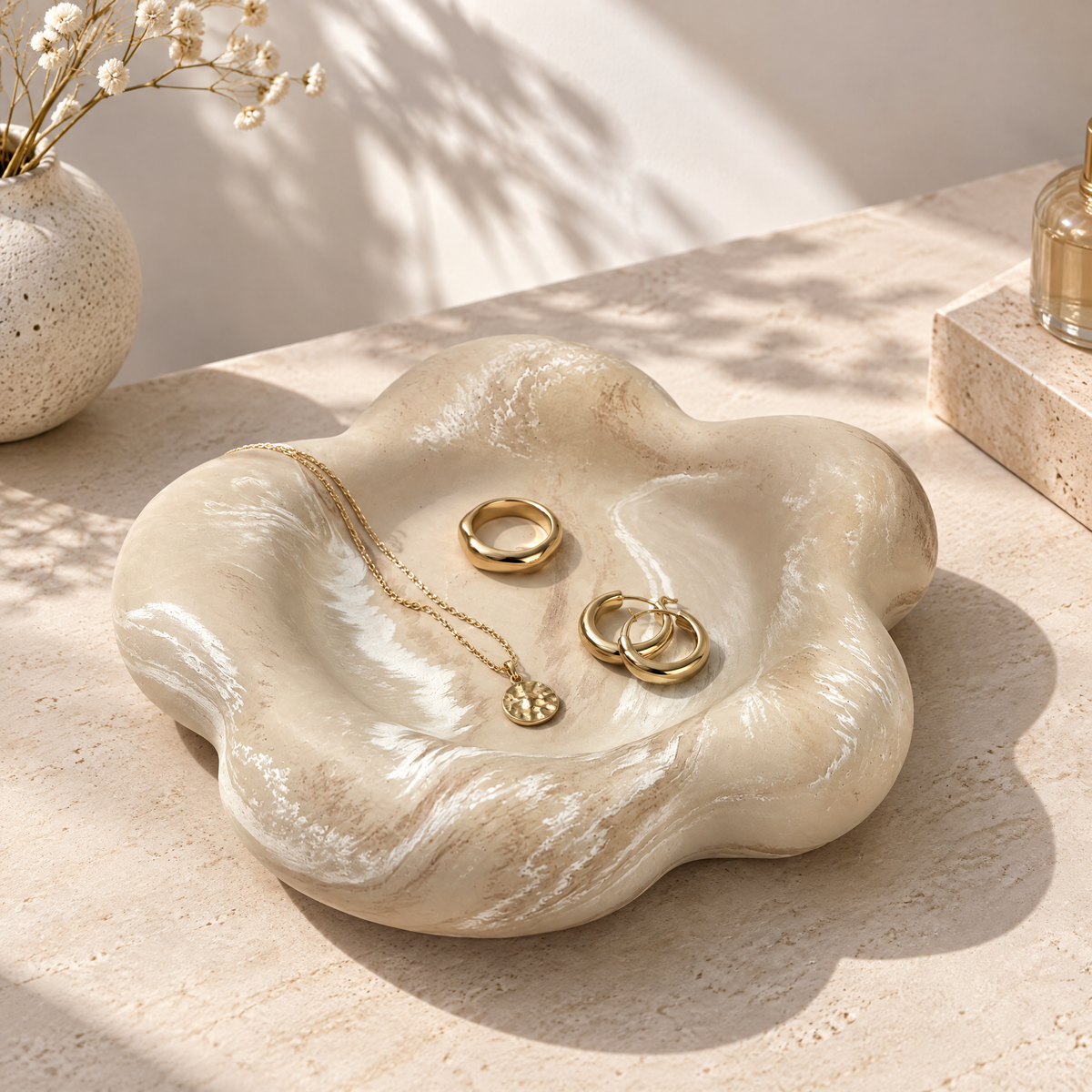 Dareluno™ Sculptural Shell Jewelry Tray – Decorative Ring & Trinket Organizer